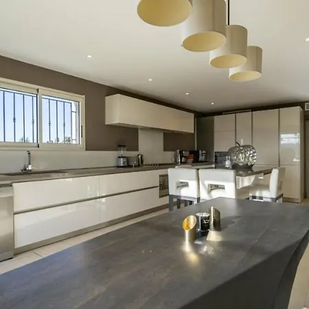 Fascinating 6 Bedroom * Marbella