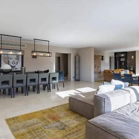 Fascinating 6 Bedroom * Marbella